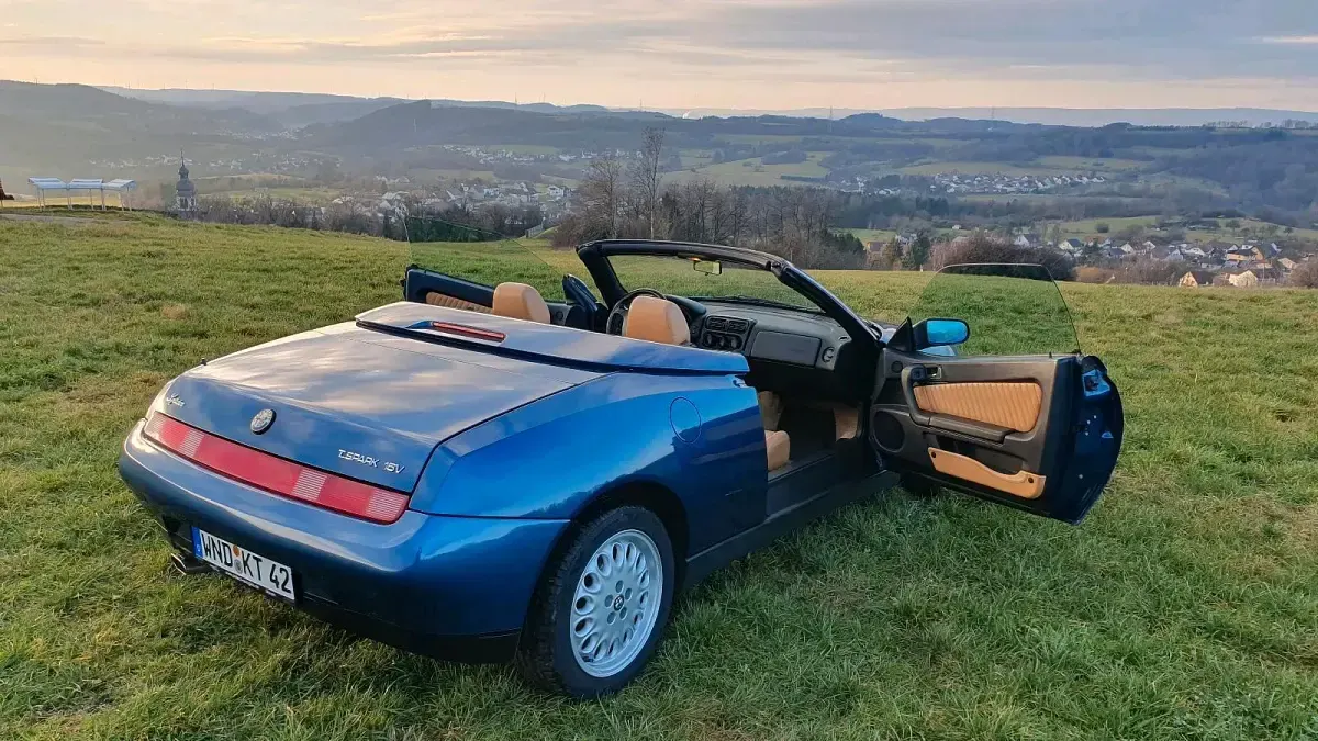 Second-hand Alfa Romeo Spider 150 CP (110 kW) 1998 Albastru Cabrio