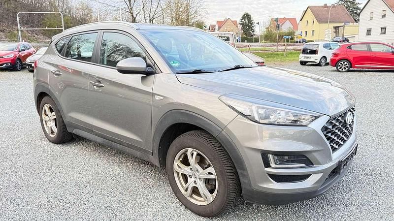 Gebraucht Hyundai Tucson Select 132 PS (97 kW) 2019 Olivine grey / mic SUV