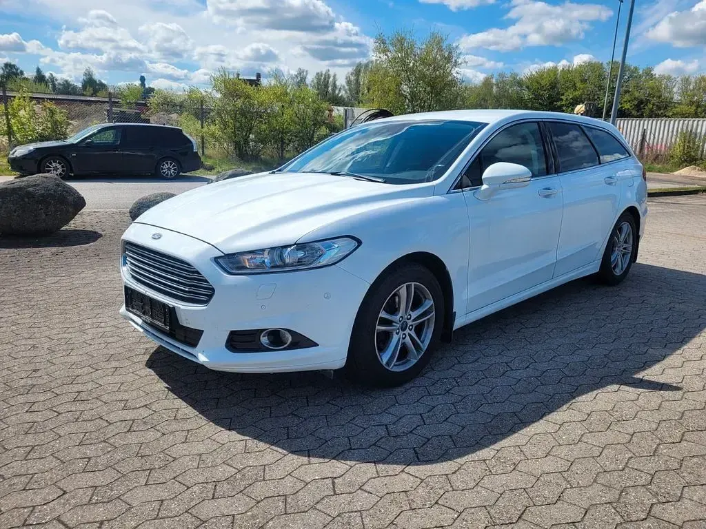 Second-hand Ford Mondeo Titanium 179 CP (131 kW) 2018 Alb Berlinǎ