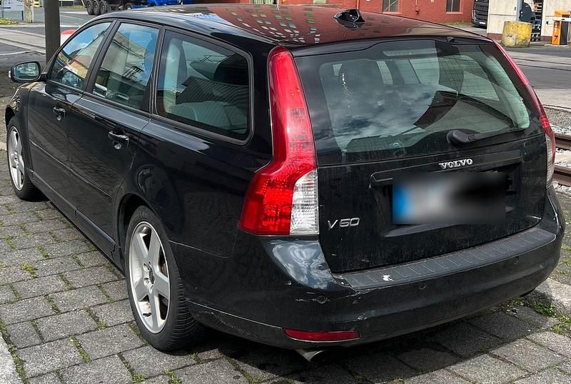 Używany Volvo V50 180 KM (132 kW) 2009 Czarny Kombi