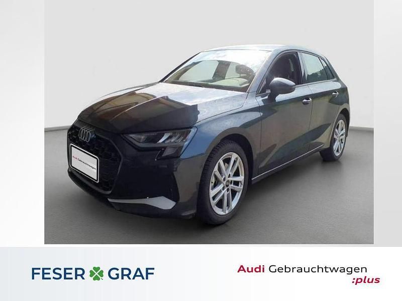 Manhattangrau metallic Gebraucht 2025 Audi A3 Sportback Ambiente Limousine | 32.890 € (Fairer Preis) - Bild 1/4