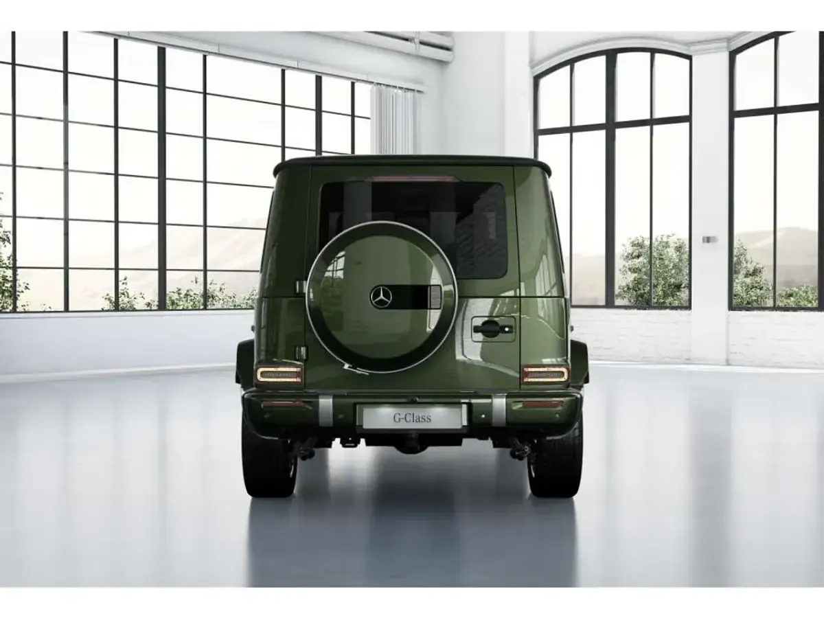Gebraucht Mercedes G450 AMG 367 PS (269 kW) 2024 Manufaktur oliv SUV