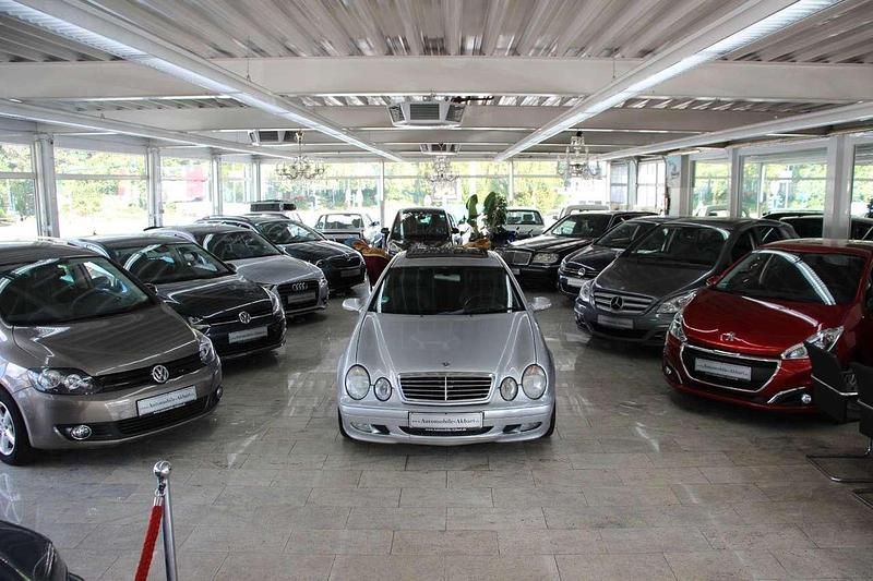 Grau Gebraucht 2001 Mercedes CLK320 Elegance Coupé | 2.990 € (Superpreis) - Bild 1/4