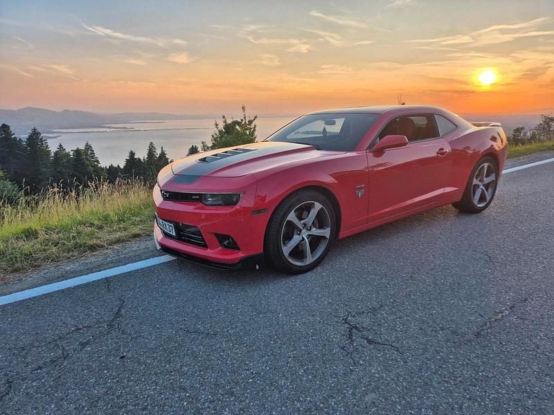 Rot Gebraucht 2015 Chevrolet Camaro SS Coupé | 32.290 € (Superpreis) - Bild 1/3