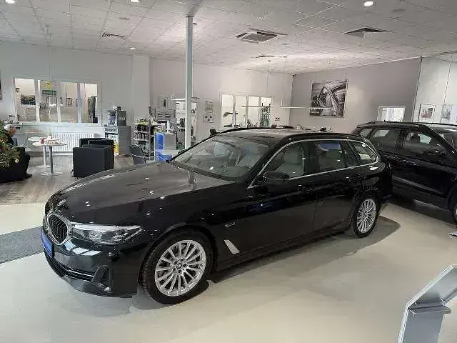 Gebraucht BMW 530e Sport Line 184 PS (135 kW) 2021 Schwarz ii Kombi