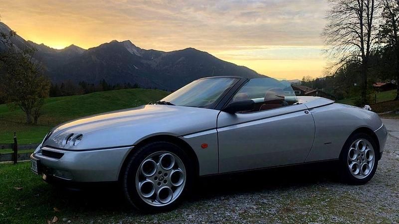 Silber Gebraucht 1997 Alfa Romeo Spider Lusso Cabrio | 10.000 € - Bild 1/2