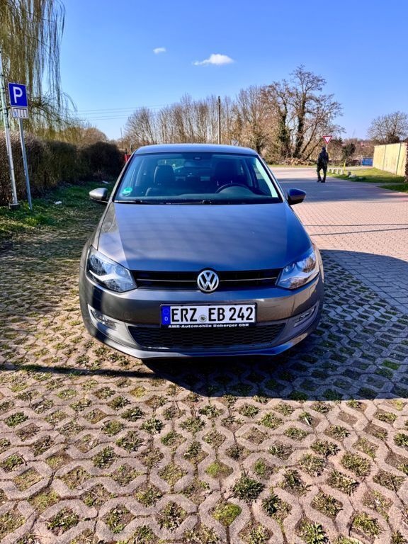Grau Gebraucht 2010 VW Polo Trendline Kleinwagen | 4.900 € (Fairer Preis) - Bild 1/4