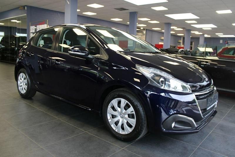 Blau Gebraucht 2018 Peugeot 208 Active Kleinwagen | 8.980 € (Fairer Preis) - Bild 1/4