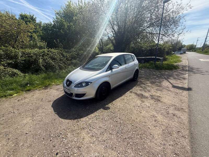Silber Gebraucht 2004 Seat Altea Reference Van / Kleinbus | 1.650 € (Guter Preis) - Bild 1/4
