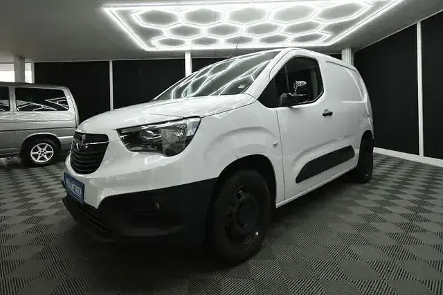 Gebraucht Opel Combo 131 PS (96 kW) 2023 Weiß Van / Kleinbus