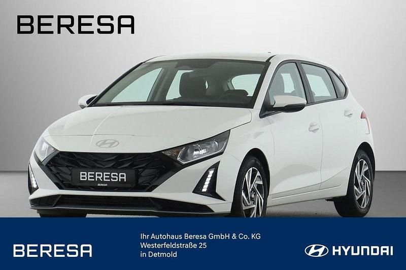 Weiß Neu 2025 Hyundai i20 Trend Limousine | 20.420 € (Fairer Preis) - Bild 1/4