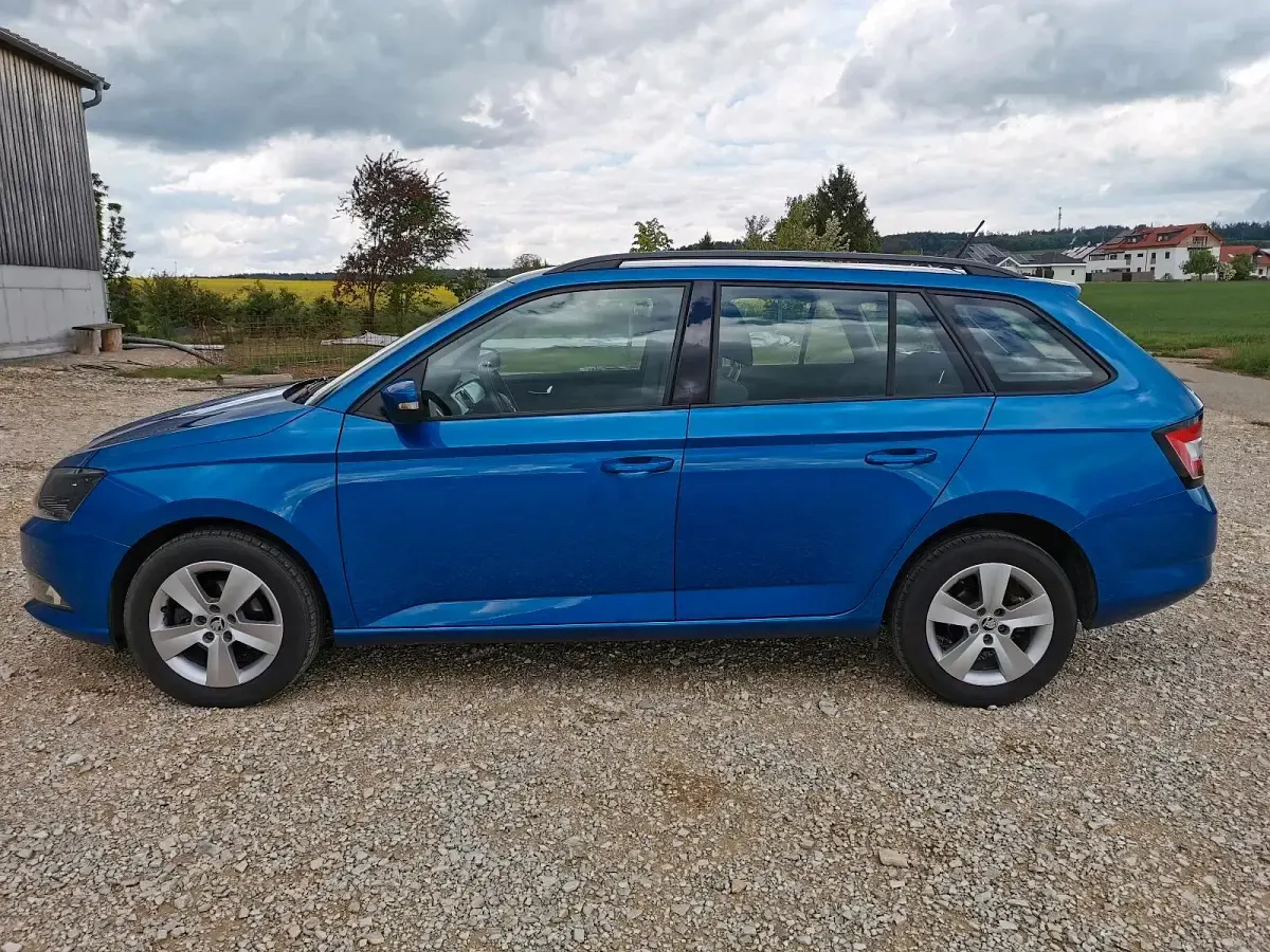 Gebraucht Skoda Fabia Ambition 95 PS (69 kW) 2018 Blau Kombi