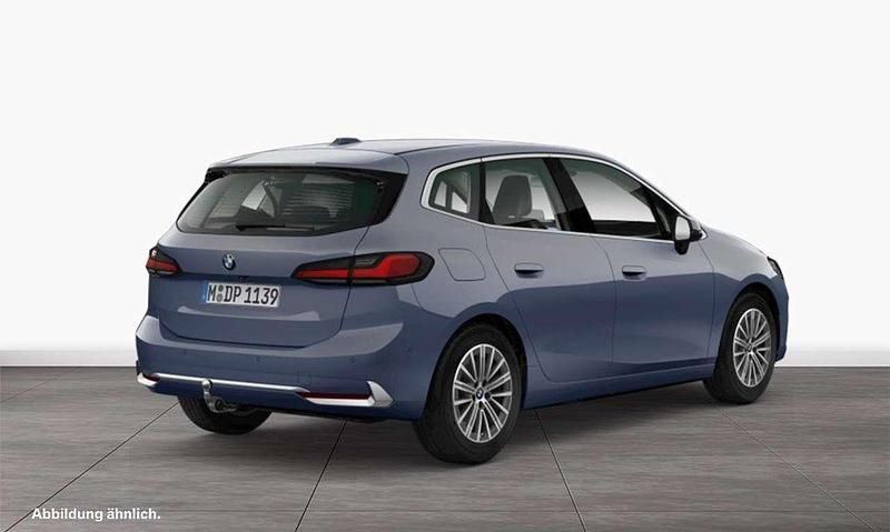 Gebraucht BMW 220 163 PS (119 kW) 2024 Sparkling kupfergrau Van / Kleinbus