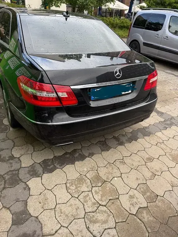 Gebraucht Mercedes E350 Avantgarde 265 PS (194 kW) 2012 Schwarz Limousine