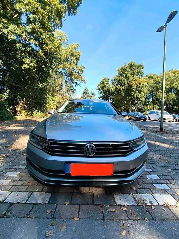 Schwarz Gebraucht 2015 VW Passat Kombi | 8.300 € - Bild 1/4