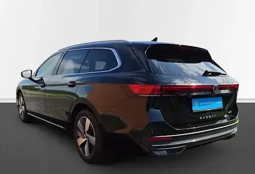 Gebraucht VW Passat IQ Drive 150 PS (110 kW) 2025 Schwarz Kombi