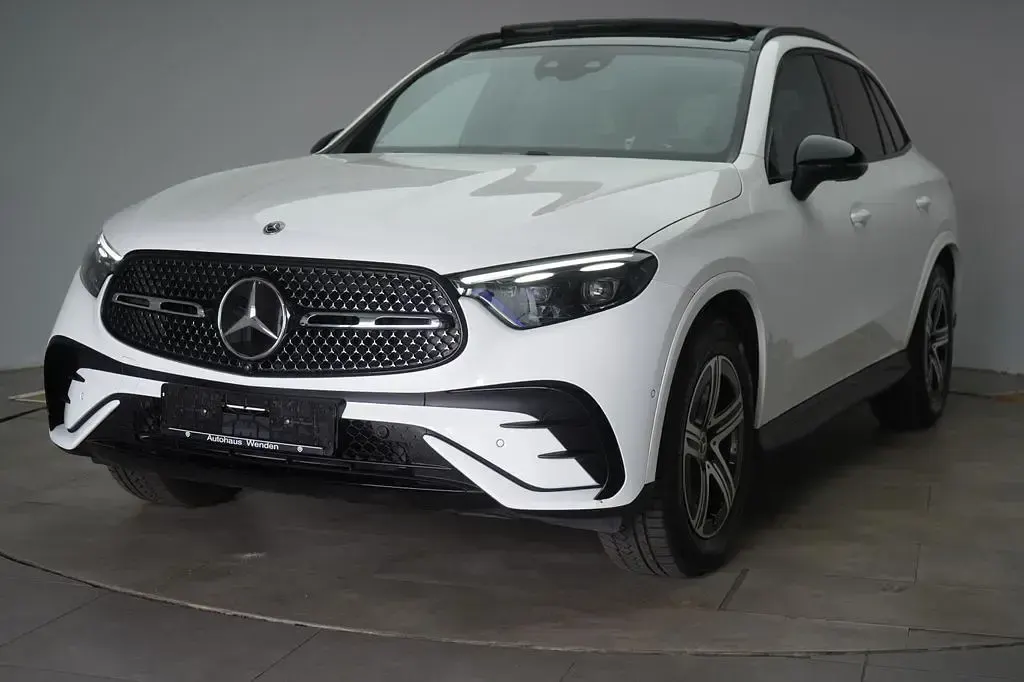 Gebraucht Mercedes GLC300 AMG 269 PS (197 kW) 2025 Weiß SUV