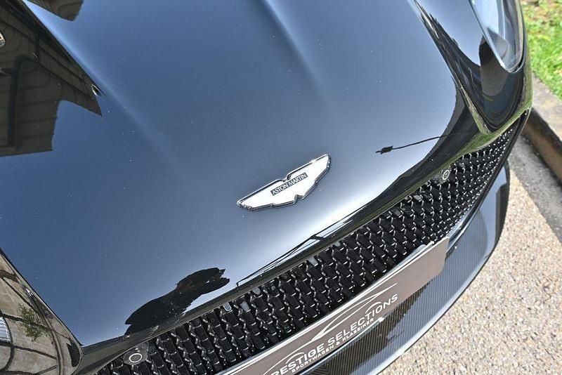Gebraucht Aston Martin DBS 725 PS (533 kW) 2019 Schwarz Coupé