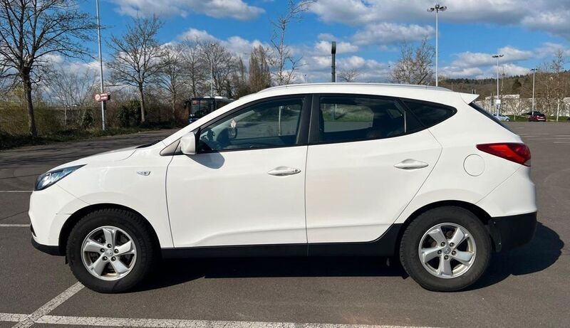 Weiß Gebraucht 2013 Hyundai ix35 Edition SUV | 7.299 € (Fairer Preis) - Bild 1/4
