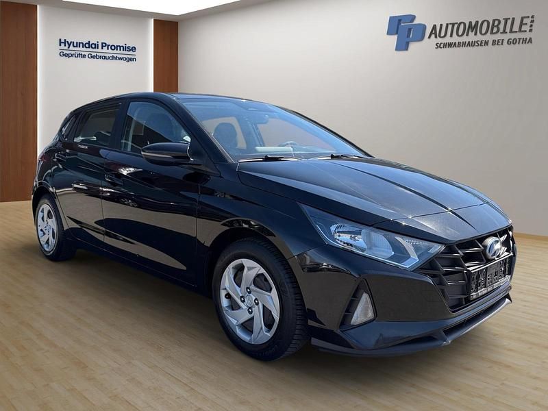 Gebraucht Hyundai i20 Select 84 PS (61 kW) 2022 Schwarz Kleinwagen