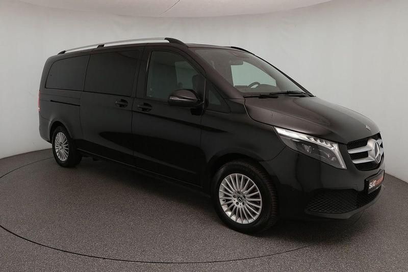 Schwarz Gebraucht 2024 Mercedes V300 Van / Kleinbus | 54.880 € - Bild 1/4