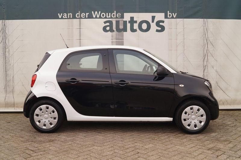 Gebraucht Smart ForFour Pure 71 PS (52 kW) 2016 Schwarz Kleinwagen