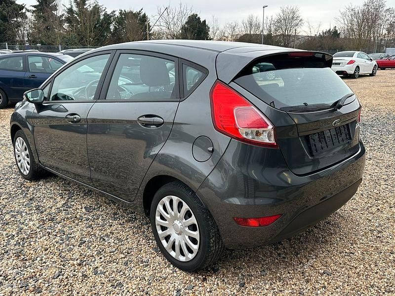 Gebraucht Ford Fiesta Trend 82 PS (60 kW) 2016 Grau Limousine