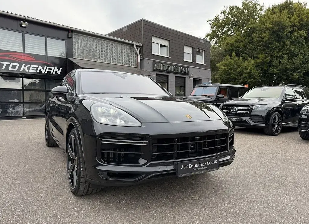 Gebraucht Porsche Cayenne Turbo 549 PS (403 kW) 2019 Schwarz (metallic) SUV