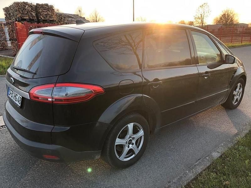 Second-hand Ford S-MAX S 163 CP (119 kW) 2014 Negru Monovolum