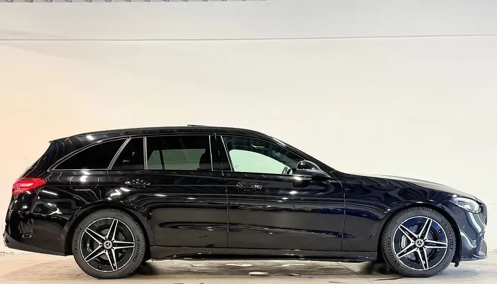 Gebraucht Mercedes 200 AMG line 163 PS (119 kW) 2022 Schwarz Limousine