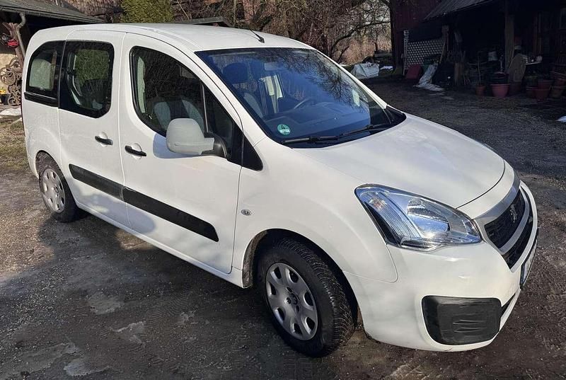 Gebraucht Peugeot TePee Active 98 PS (72 kW) 2015 Weiß Kombi