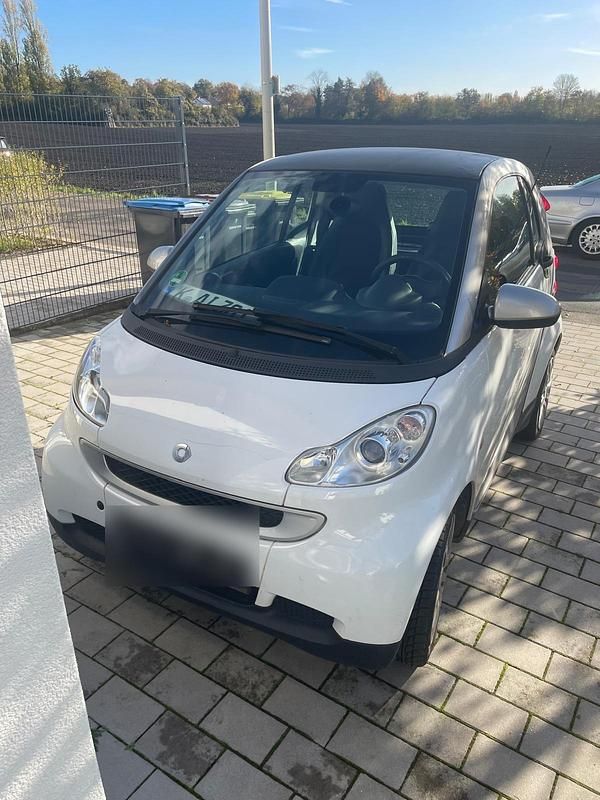 Weiß Gebraucht 2012 Smart ForTwo Coupé Pure Kleinwagen | 2.650 € (Superpreis) - Bild 1/4