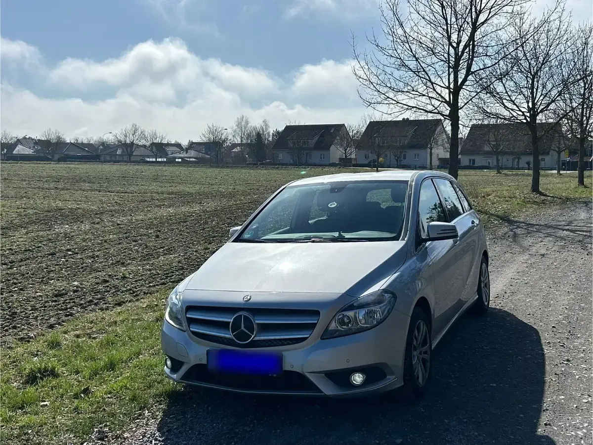 Gebraucht Mercedes B200 156 PS (114 kW) 2013 Silber Kleinwagen