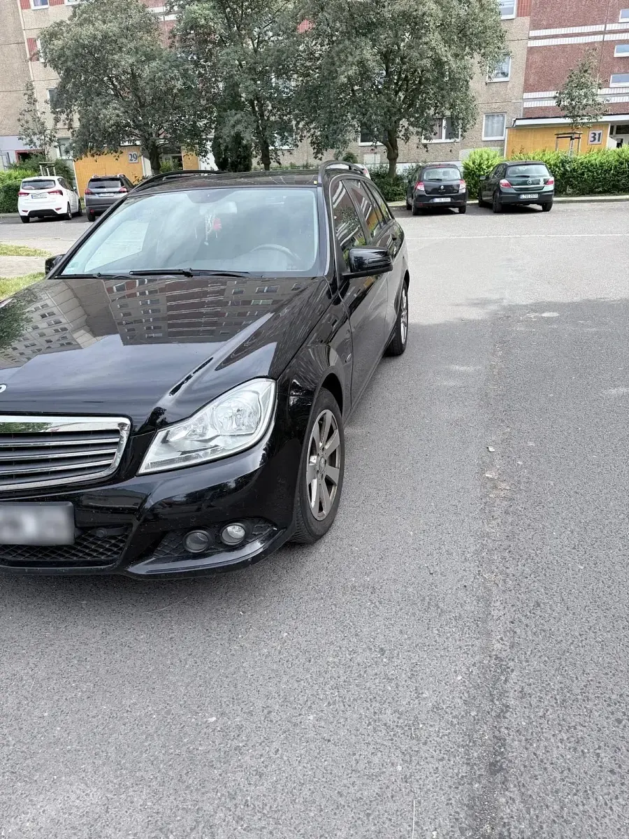 Gebraucht Mercedes C180 120 PS (88 kW) 2011 Schwarz Kombi