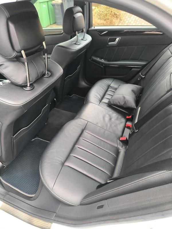 Gebraucht Mercedes E220 170 PS (125 kW) 2015 Weiß Limousine