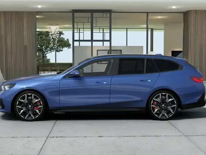 Gebraucht BMW 550e M Sport 489 PS (359 kW) 2026 Phytonicblau (blau) Kombi