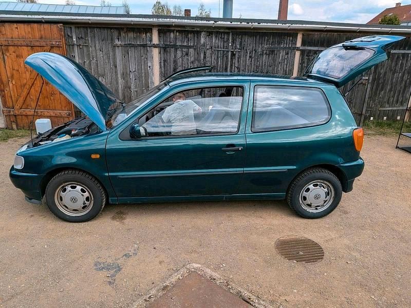 Używany VW Polo 50 KM (36 kW) 1998 Zielony Hatchback