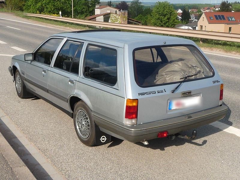 Gebraucht Opel Rekord 116 PS (85 kW) 1986 Silber Kombi