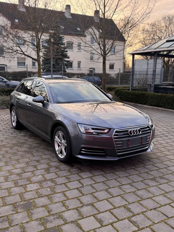 Grau Gebraucht 2017 Audi A4 Sport Kombi | 18.399 € (Fairer Preis) - Bild 1/4