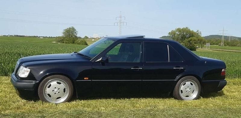 Gebraucht Mercedes E500 320 PS (235 kW) 1994 Schwarz Limousine