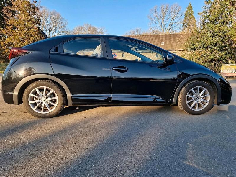Schwarz Gebraucht 2015 Honda Civic Limousine | 13.500 € (Teuer) - Bild 1/4