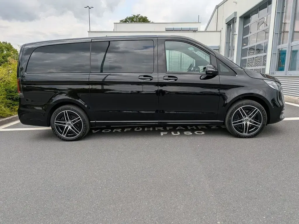 Gebraucht Mercedes V300 Style 237 PS (174 kW) 2025 Obsidianschwarz metallic Van / Kleinbus