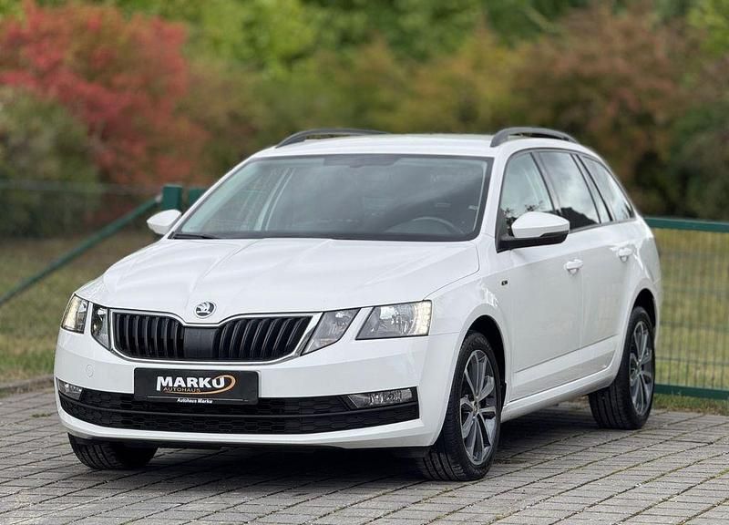 Weiß Gebraucht 2020 Skoda Octavia Soleil Kombi | 12.450 € (Guter Preis) - Bild 1/4