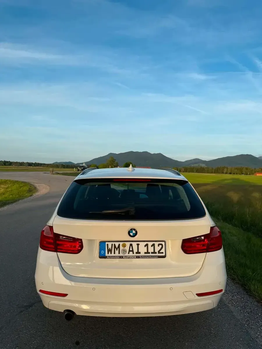 Gebraucht BMW 320 Comfort Edition 184 PS (135 kW) 2012 Weiß Kombi