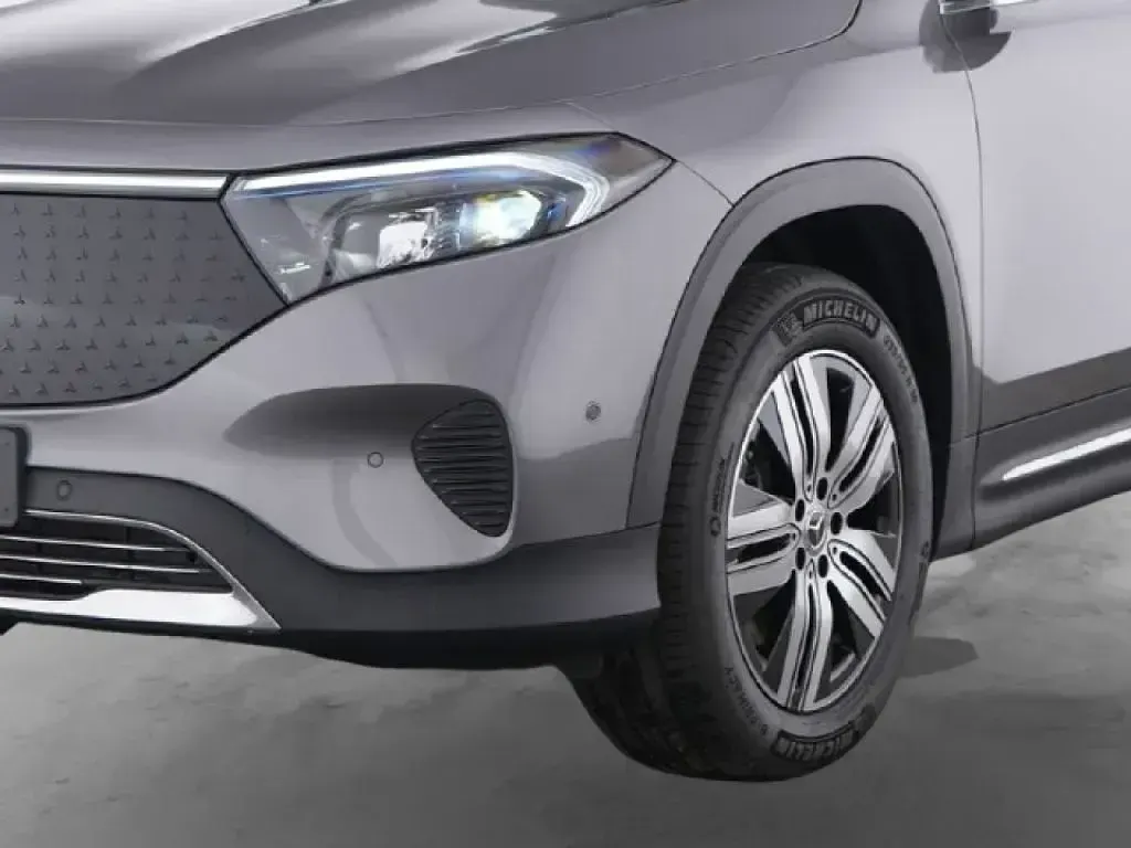 Gebraucht Mercedes EQB300 Progressive 167 kW (228 PS) 2025 Mountain grau (metallic) SUV