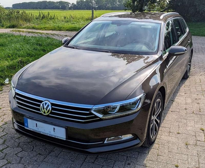 Braun Gebraucht 2015 VW Passat Comfortline Kombi | 10.000 € (Fairer Preis) - Bild 1/4