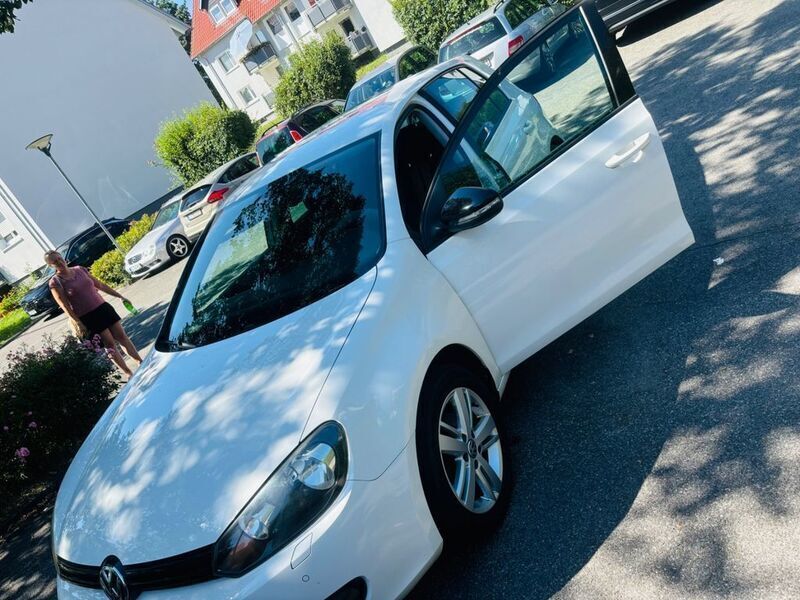Weiß Gebraucht 2012 VW Golf VII Comfortline Limousine | 5.500 € (Superpreis) - Bild 1/4