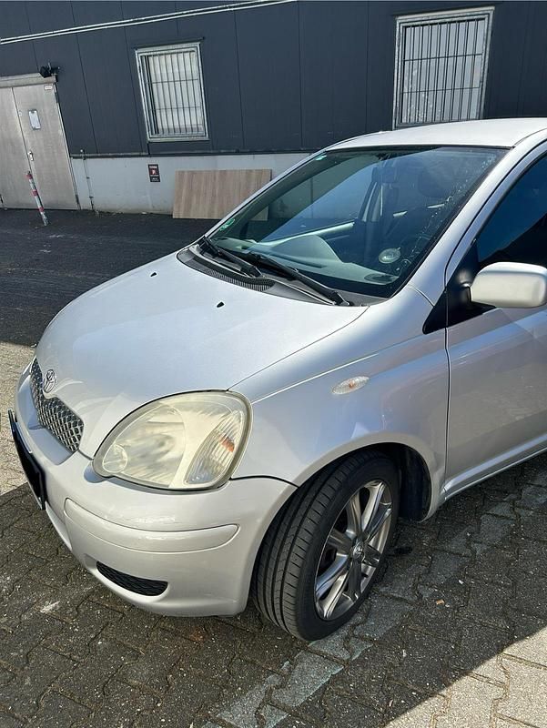 Gebraucht Toyota Yaris 65 PS (47 kW) 2003 Grau Kleinwagen