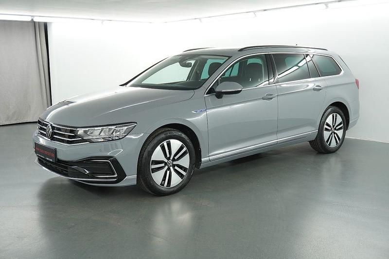 Grau Gebraucht 2022 VW Passat GTE Kombi | 23.700 € (Guter Preis) - Bild 1/4