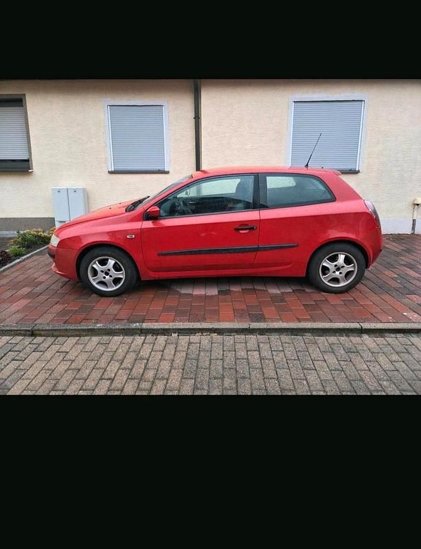 Rot Gebraucht 2002 Fiat Stilo Kleinwagen | 650 € (Guter Preis) - Bild 1/4